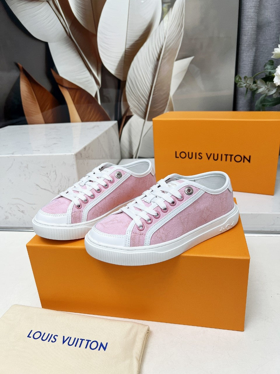 Louis Vuitton sneakers pink