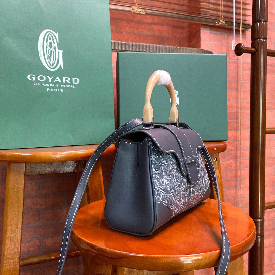 Goyard Saigon Bag In Grey