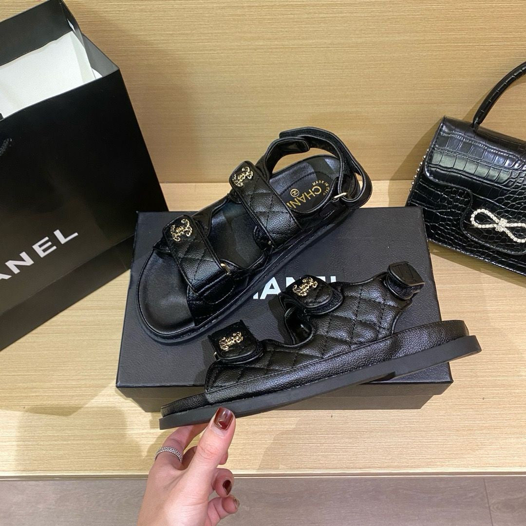 Sandale Chanel pentru tati