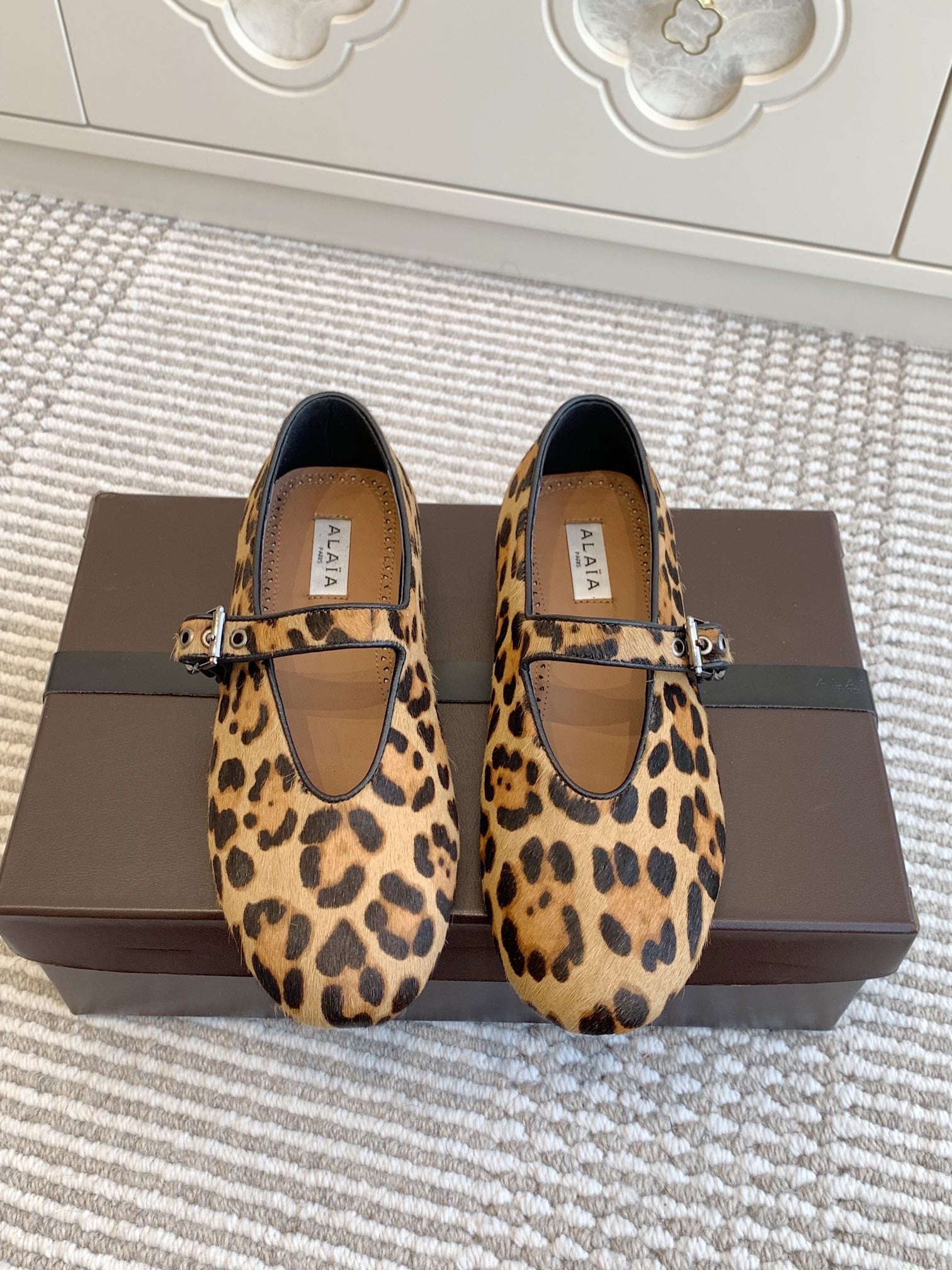 Alaia leopard flats