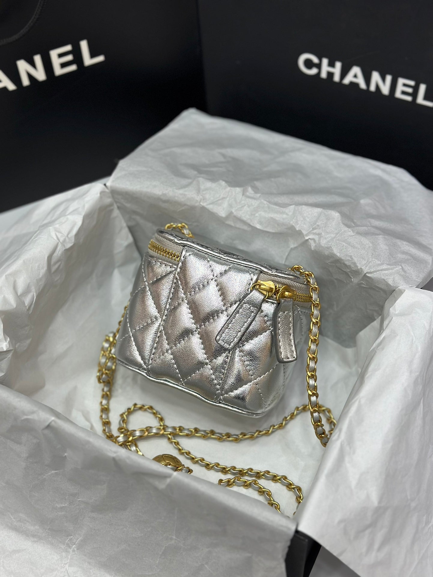 Geantă Chanel Metal Ball