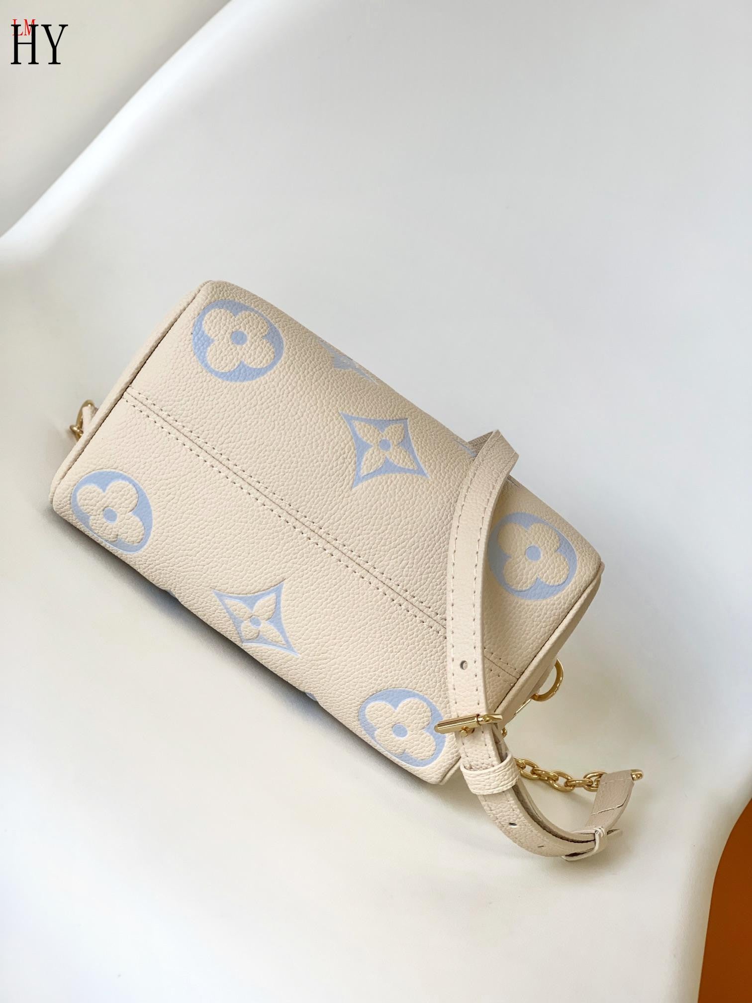 Louis Vuitton Leather Crossbody Bag Women's