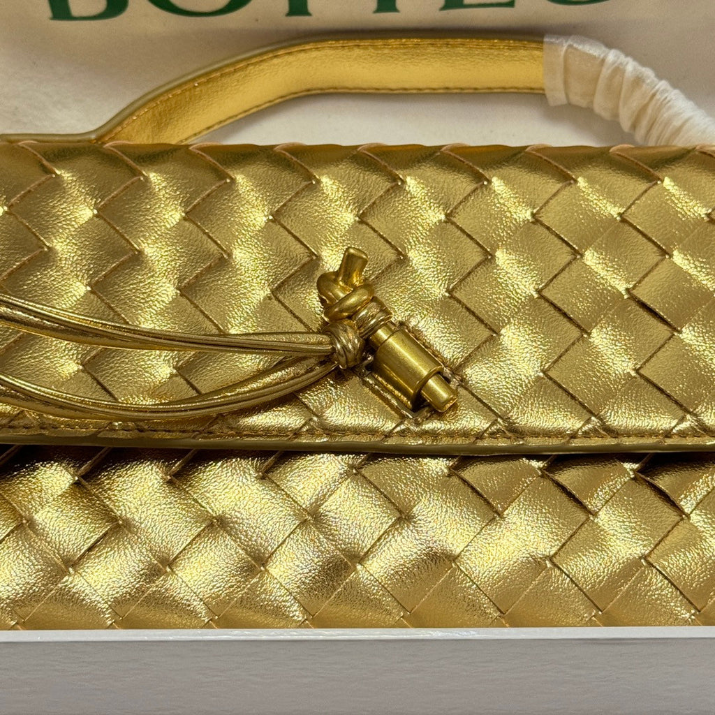 Bottega Veneta clutch gold