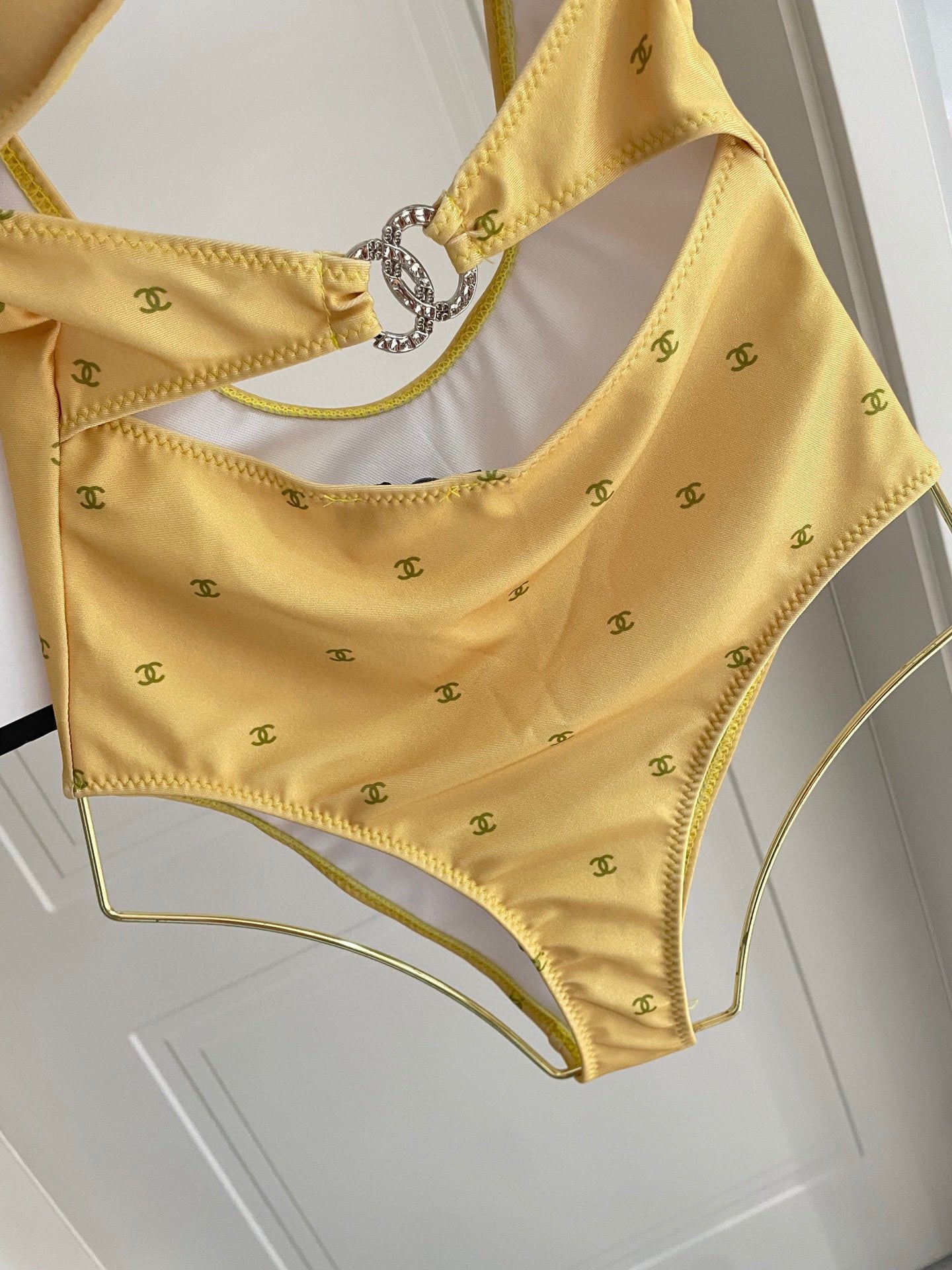 Costum de baie Chanel galben