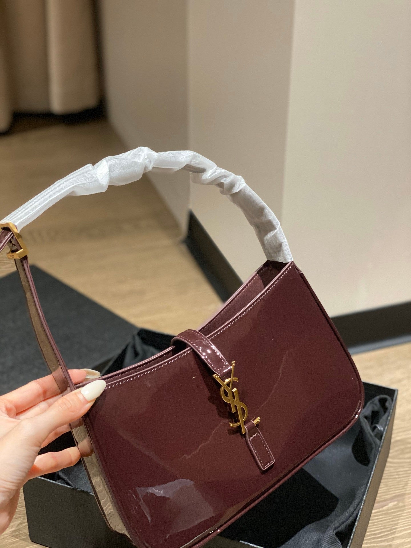 YSL Le 5 À 7 In Patent Leather
