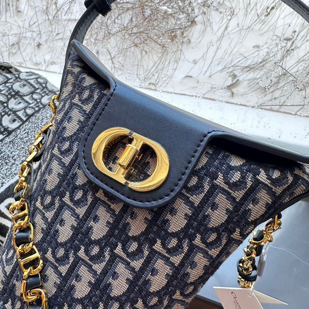 30 Montaigne Dior Mini Bucket Bag