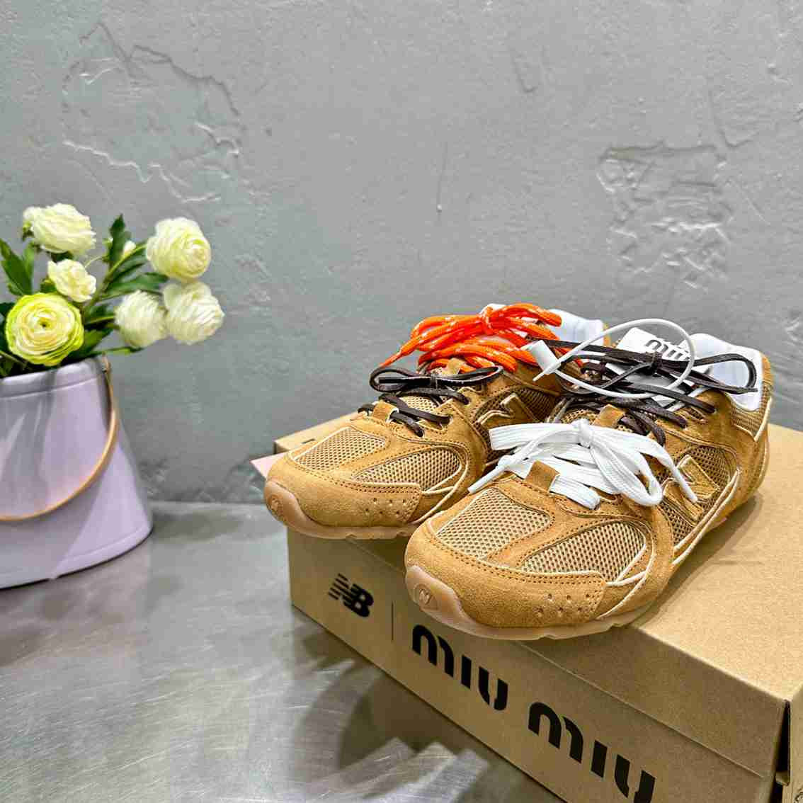Miu Miu * New Balance sneakers brown