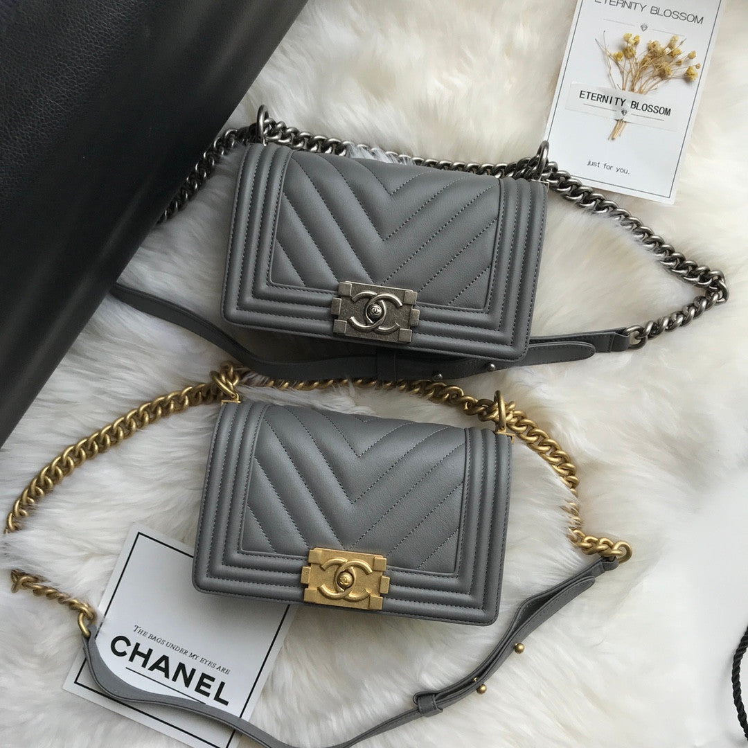Chanel Le Boy Bag In Grey