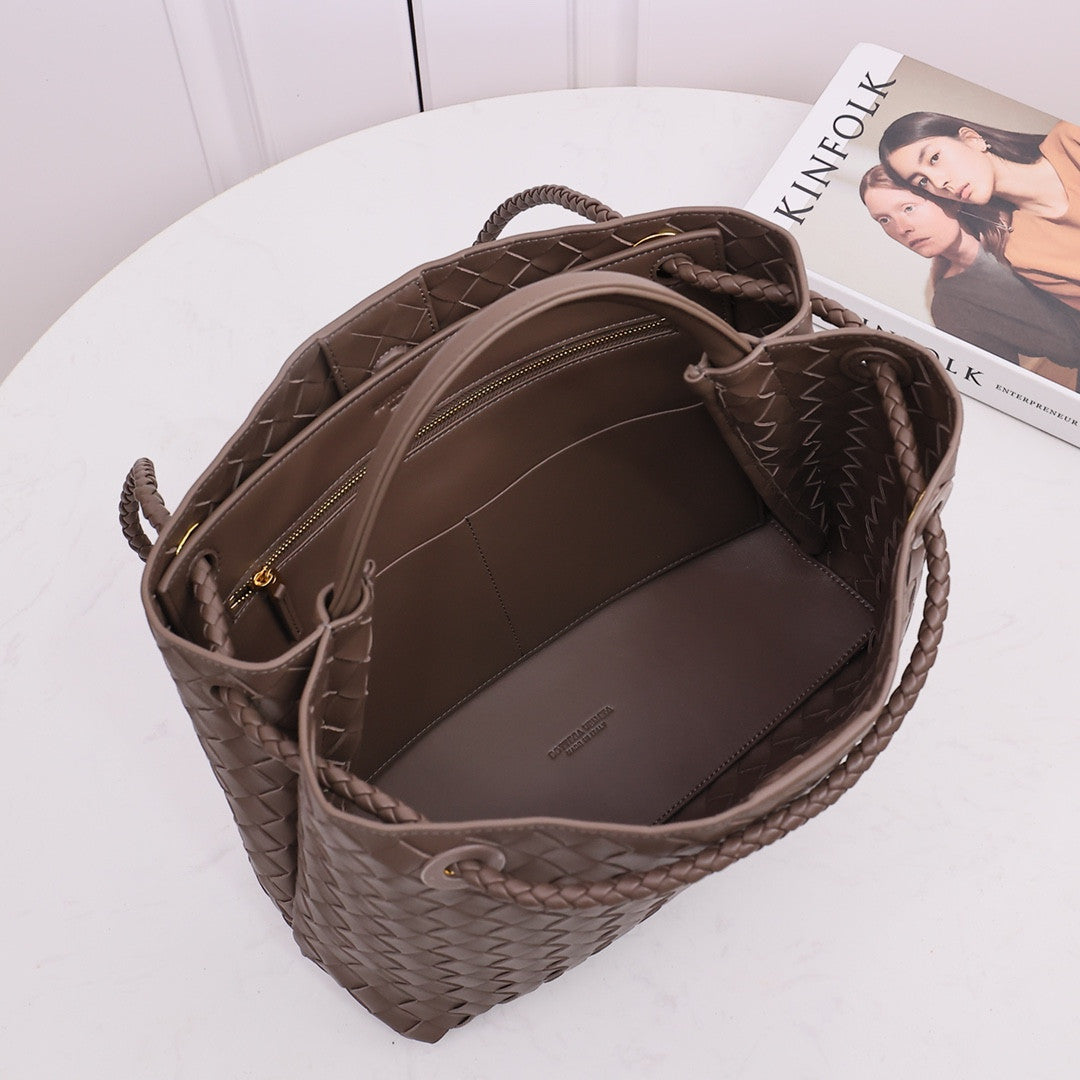 Botegga Veneta Leather  Bag  In Brown
