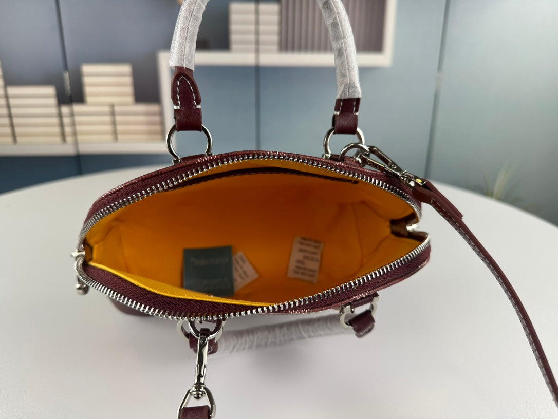 Goyard Vendome Handbag In Burgundy