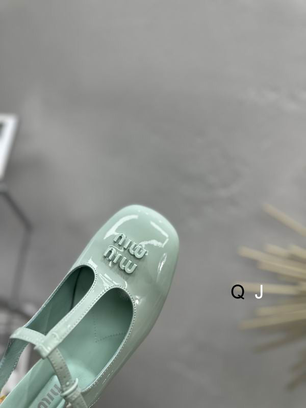 Pantofi cu slingback din piele lăcuită