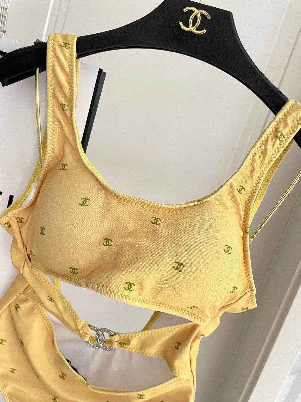 Costum de baie Chanel galben
