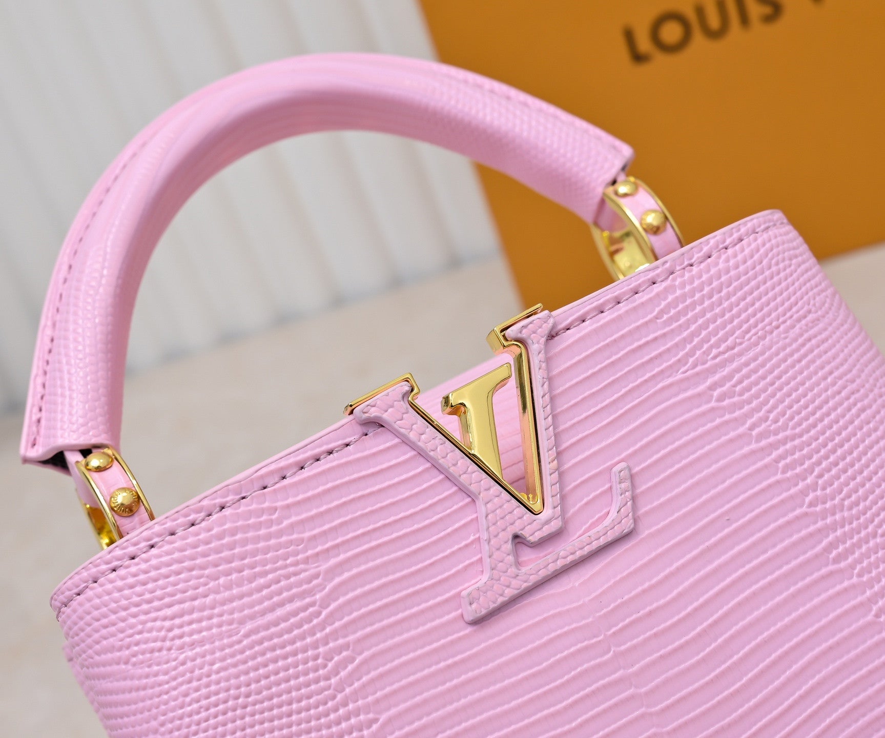 Louis Vuitton Capucines pink