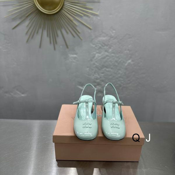 Pantofi cu slingback din piele lăcuită