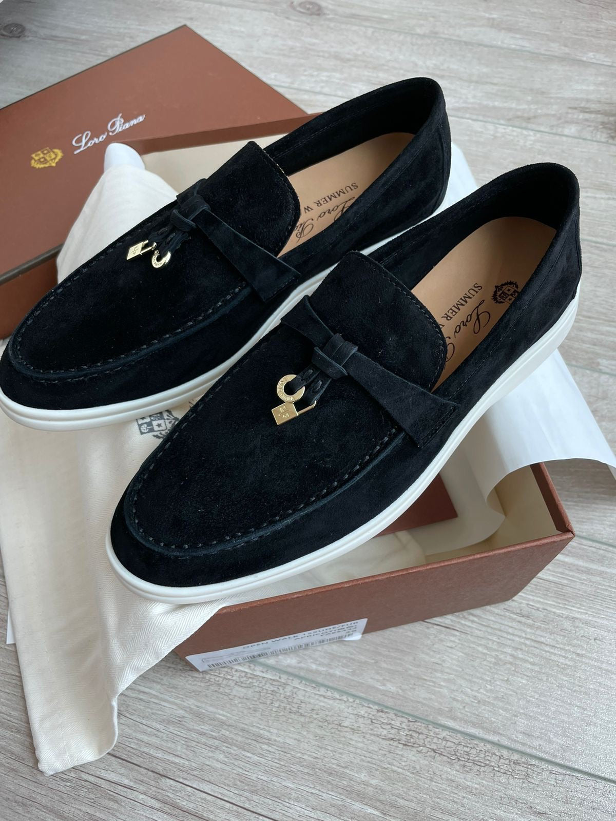 Loro Piana, o imitație de mocasini