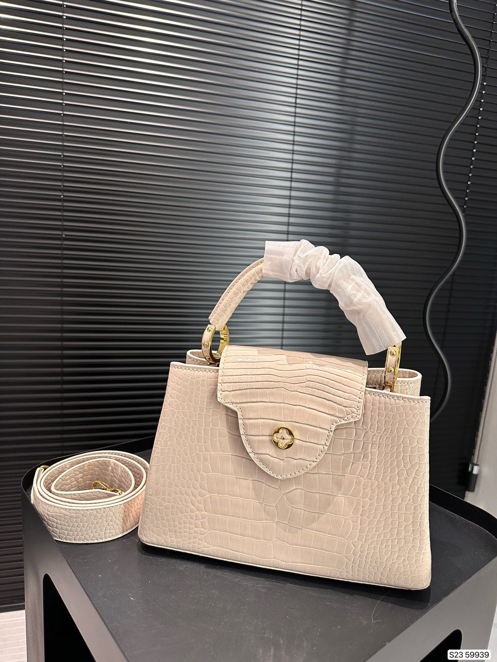 LV Capucines MM