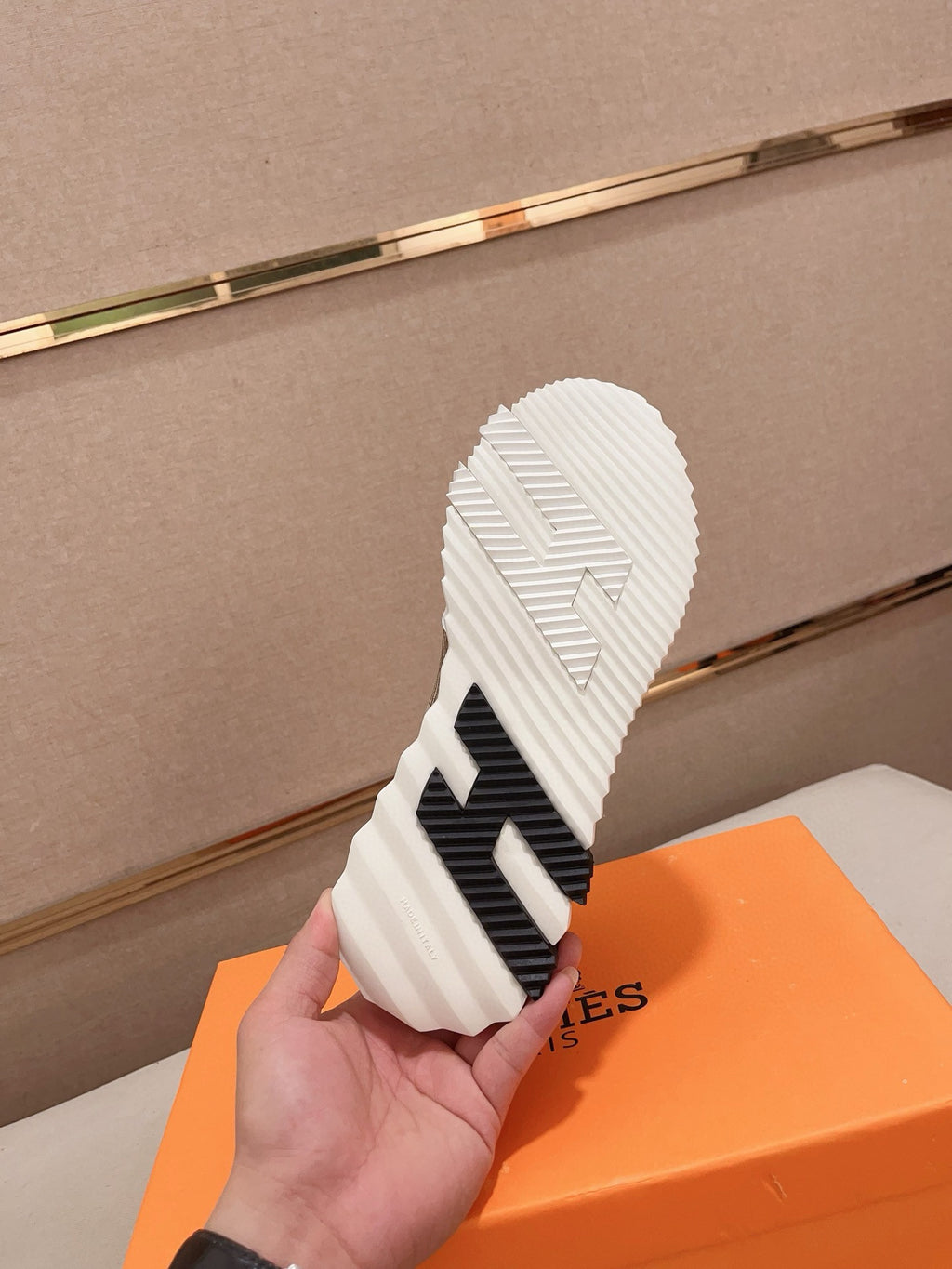 Adidași Hermes