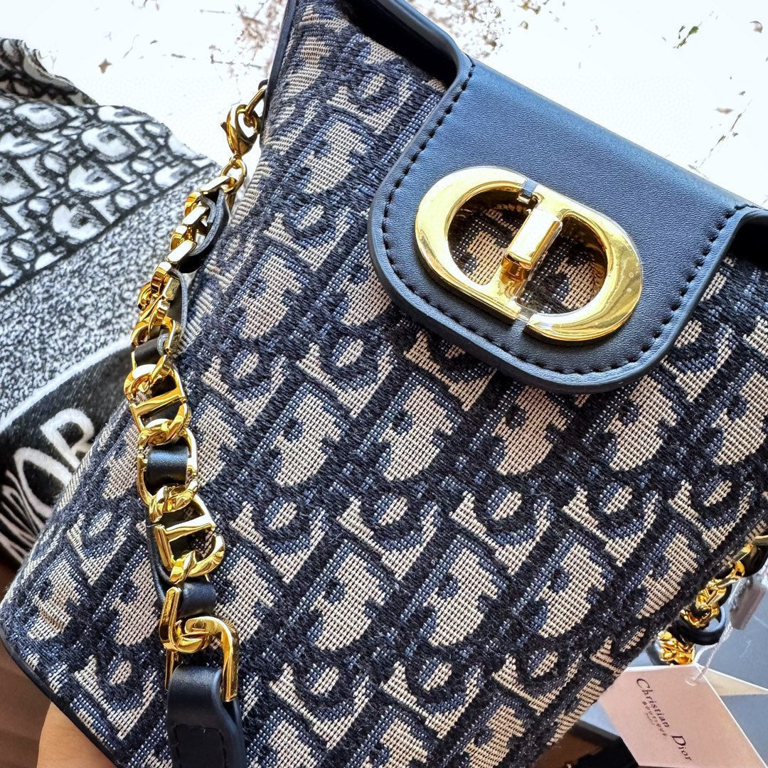 30 Montaigne Dior Mini Bucket Bag