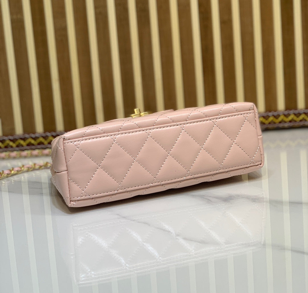 Kelly bag in powder pink
