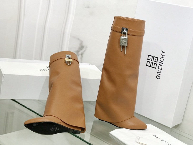 Ghete Givenchy Shark Lock din piele, maro deschis