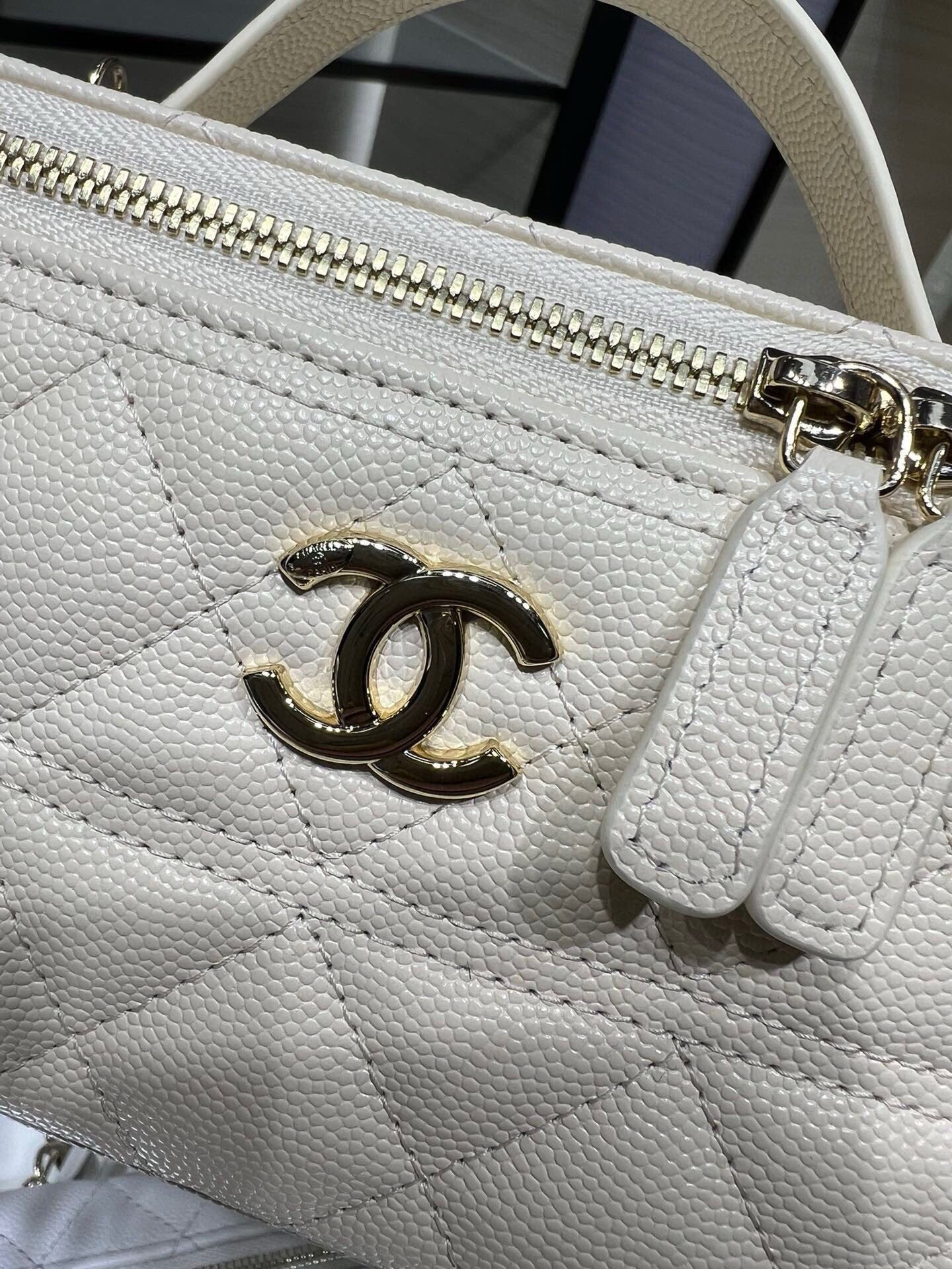 Chanel box white