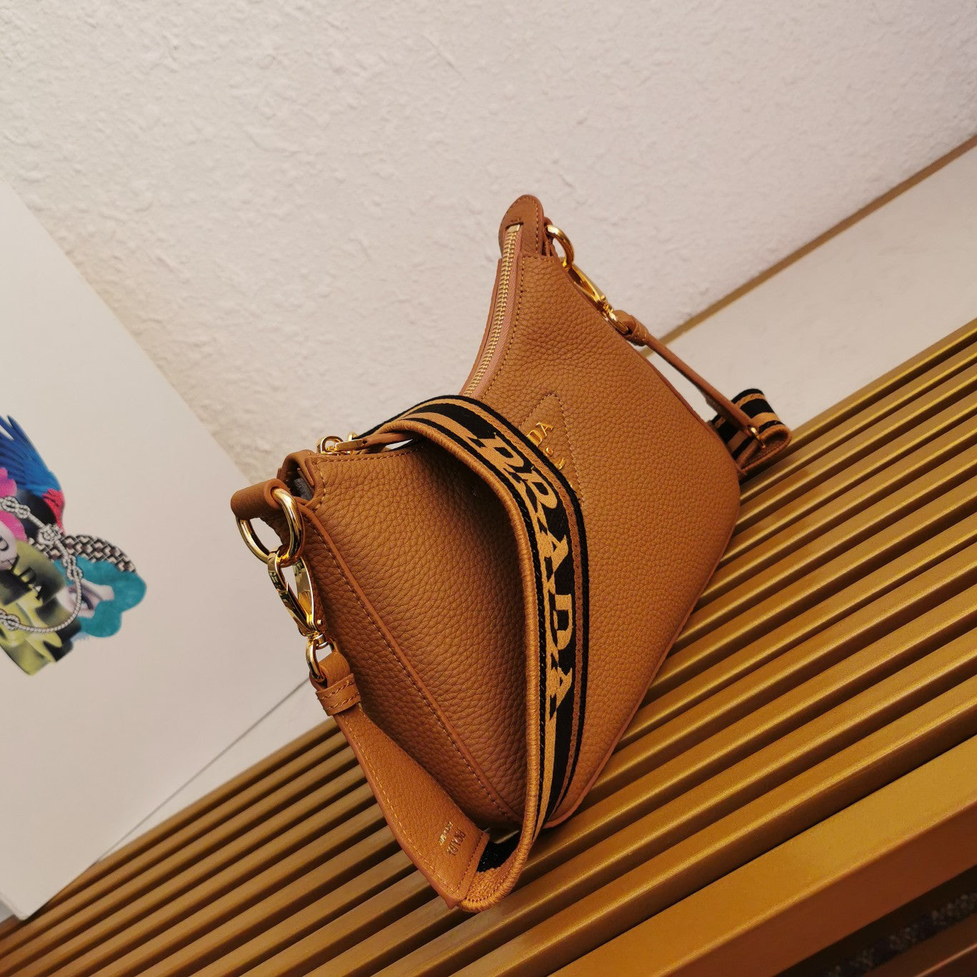 Logo leather shoulder bag