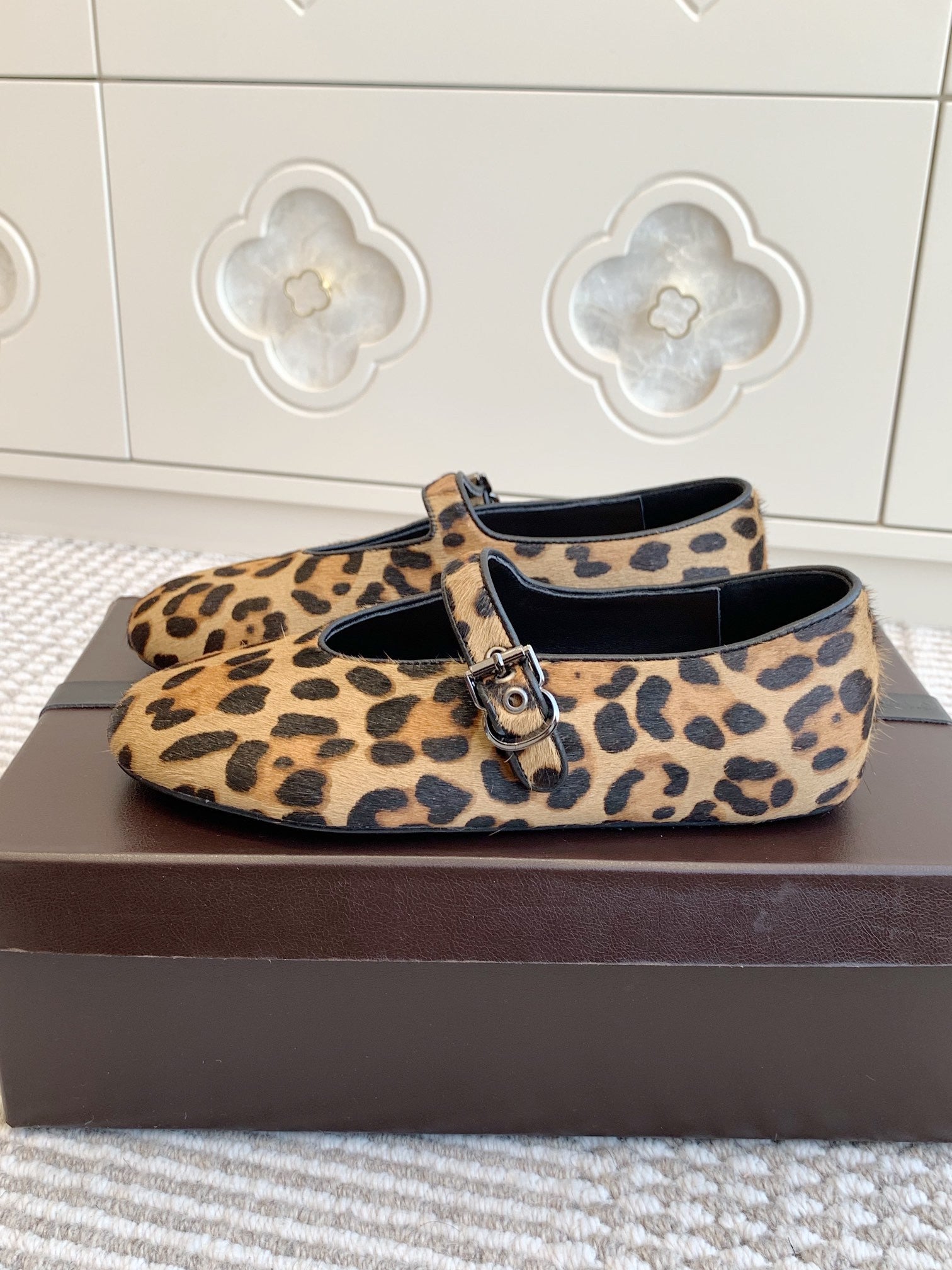 Alaia leopard flats