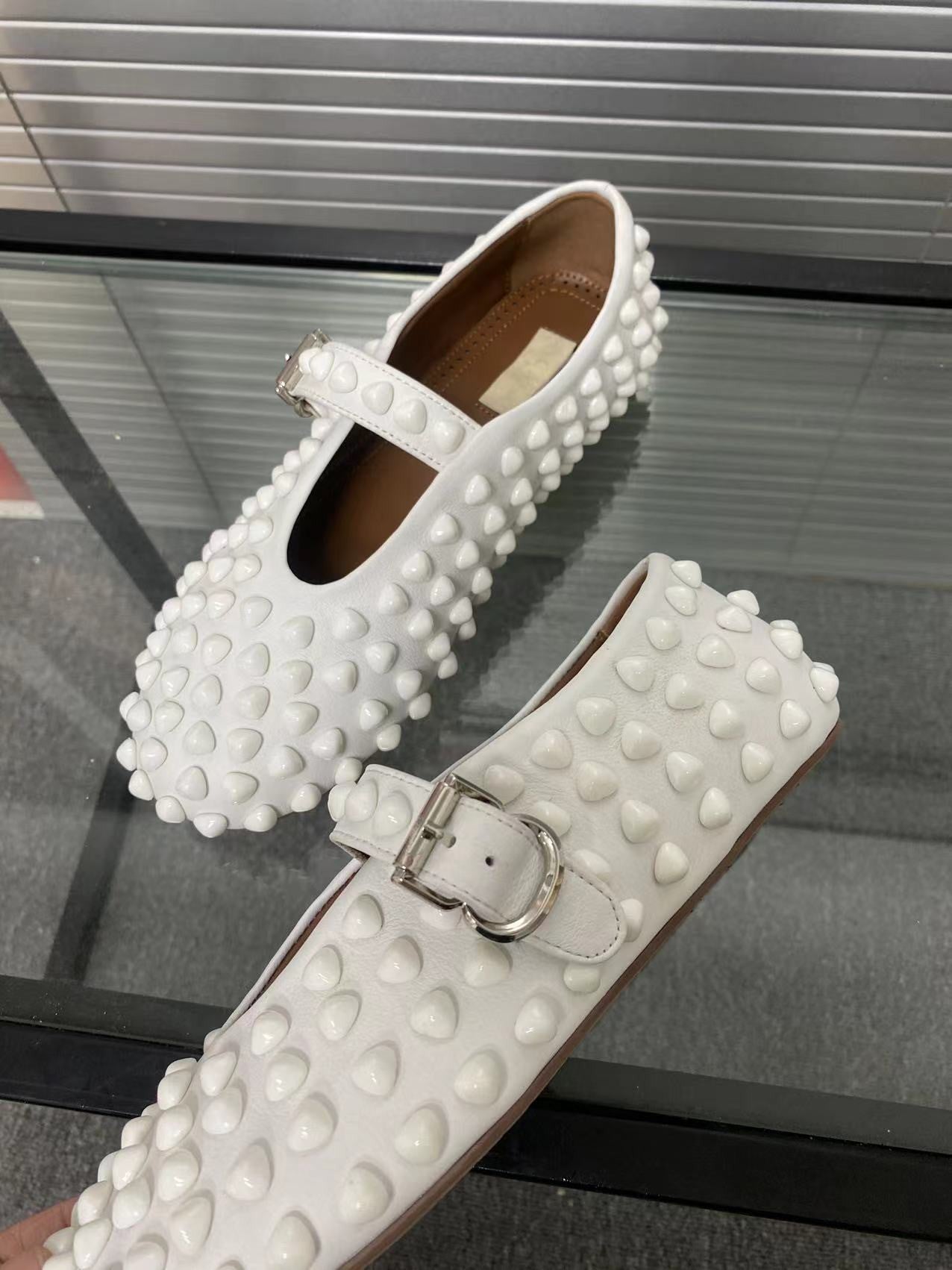 Alaia ballet flats white