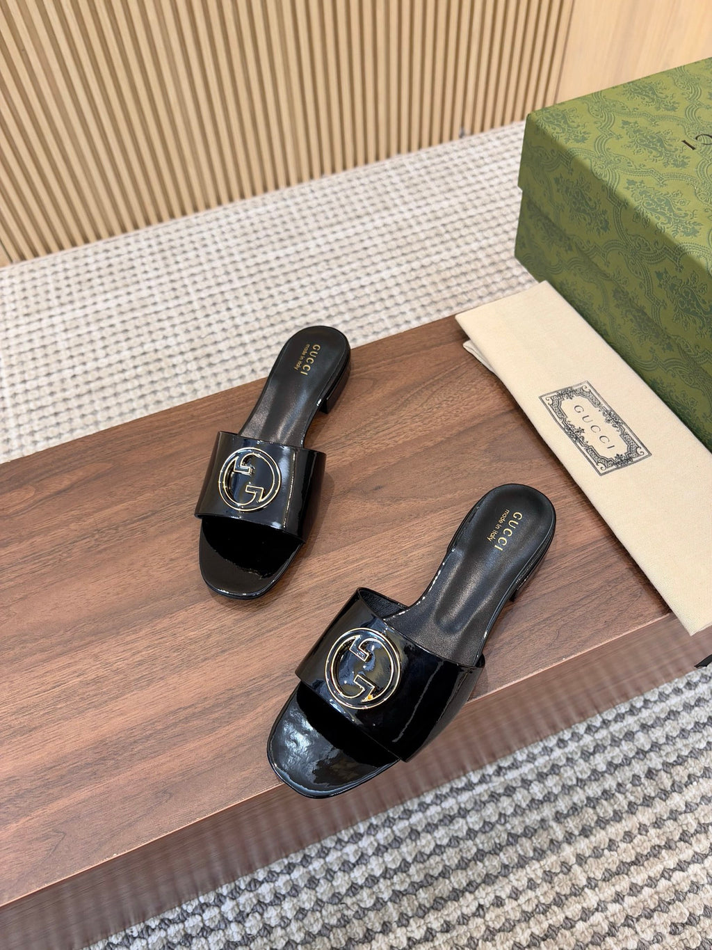 Papuci Gucci negri