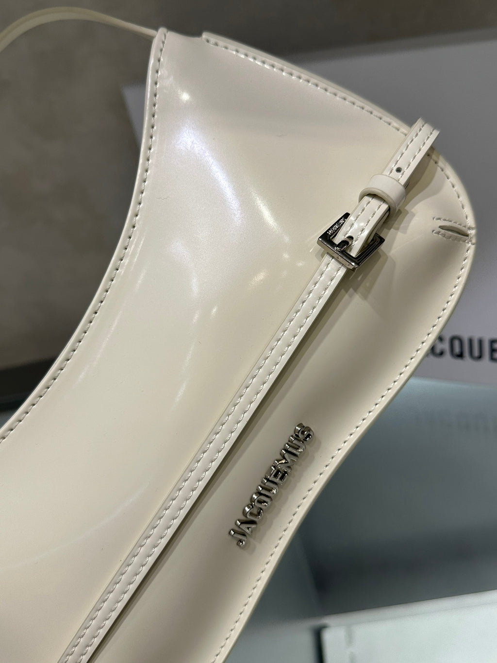 Geantă Jacquemus Le Chiqito albă