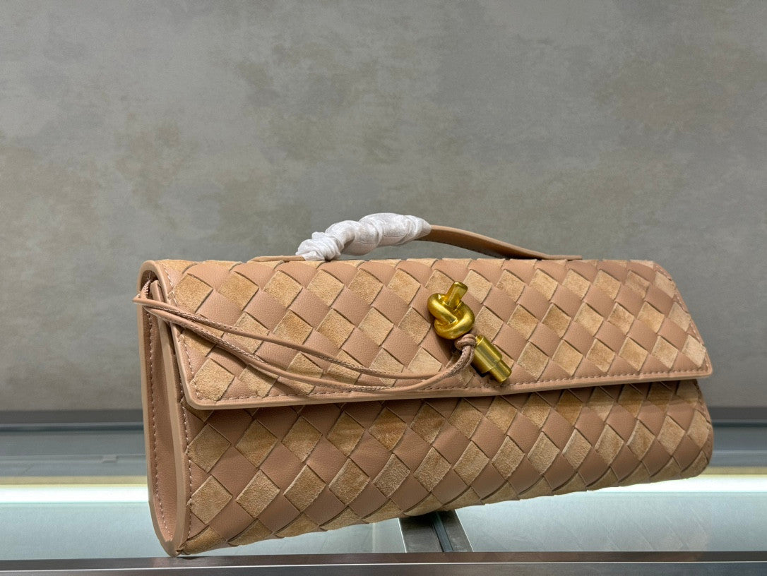 Bottega Veneta clutch nude