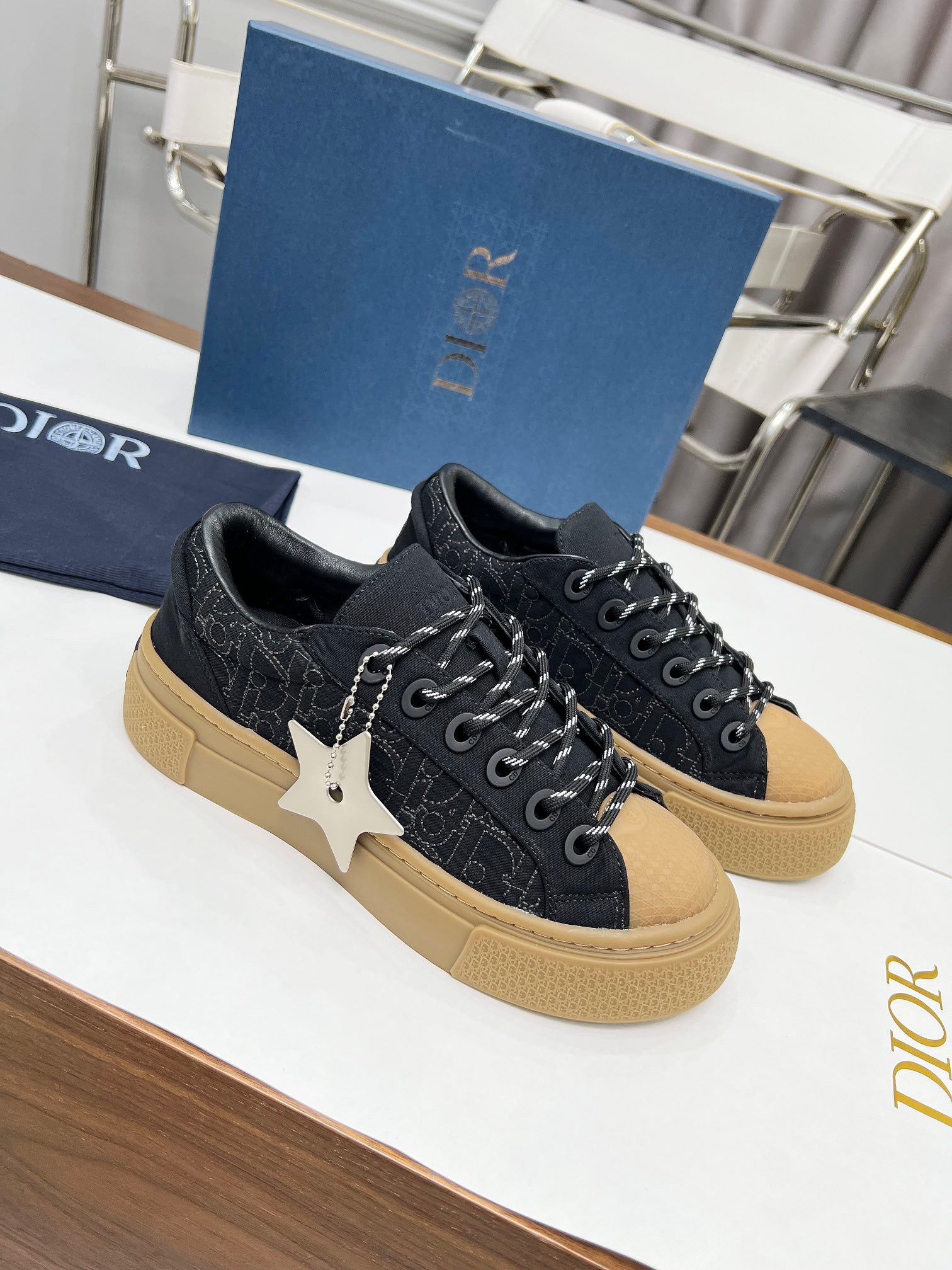 Teniși Dior
