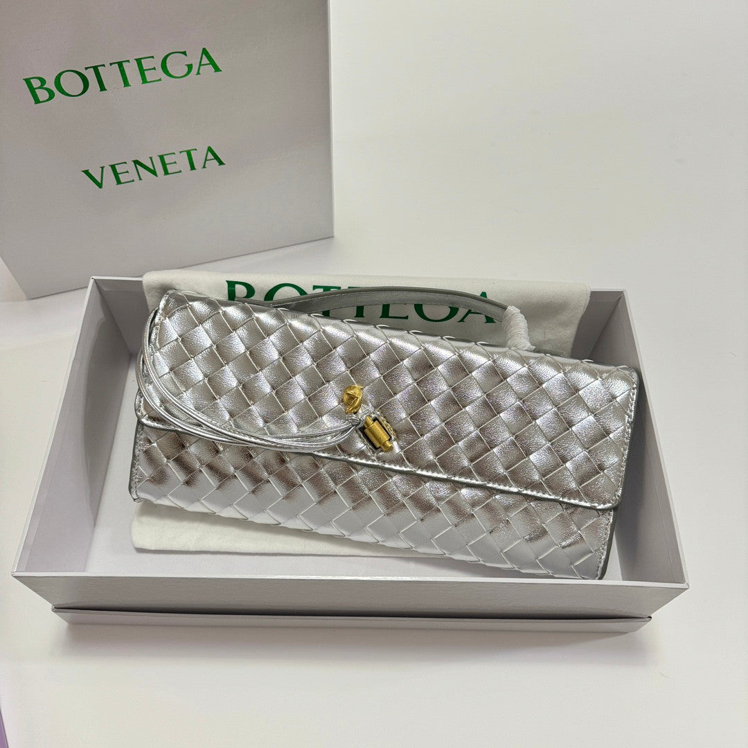 Bottega Veneta clutch silver