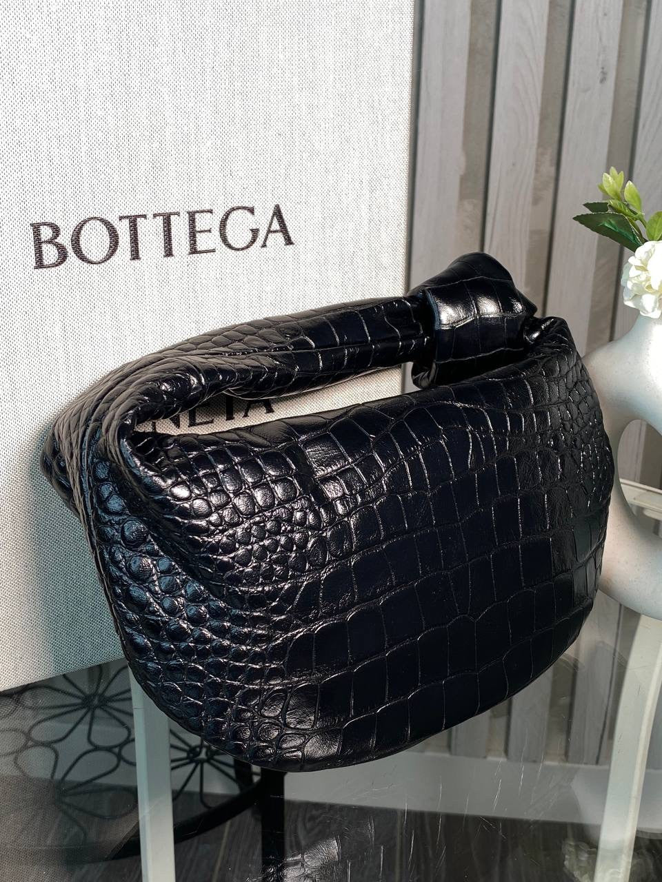 Bottega V bag in black