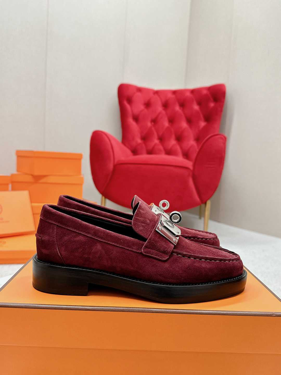Mocasini Hermes din piele întoarsă