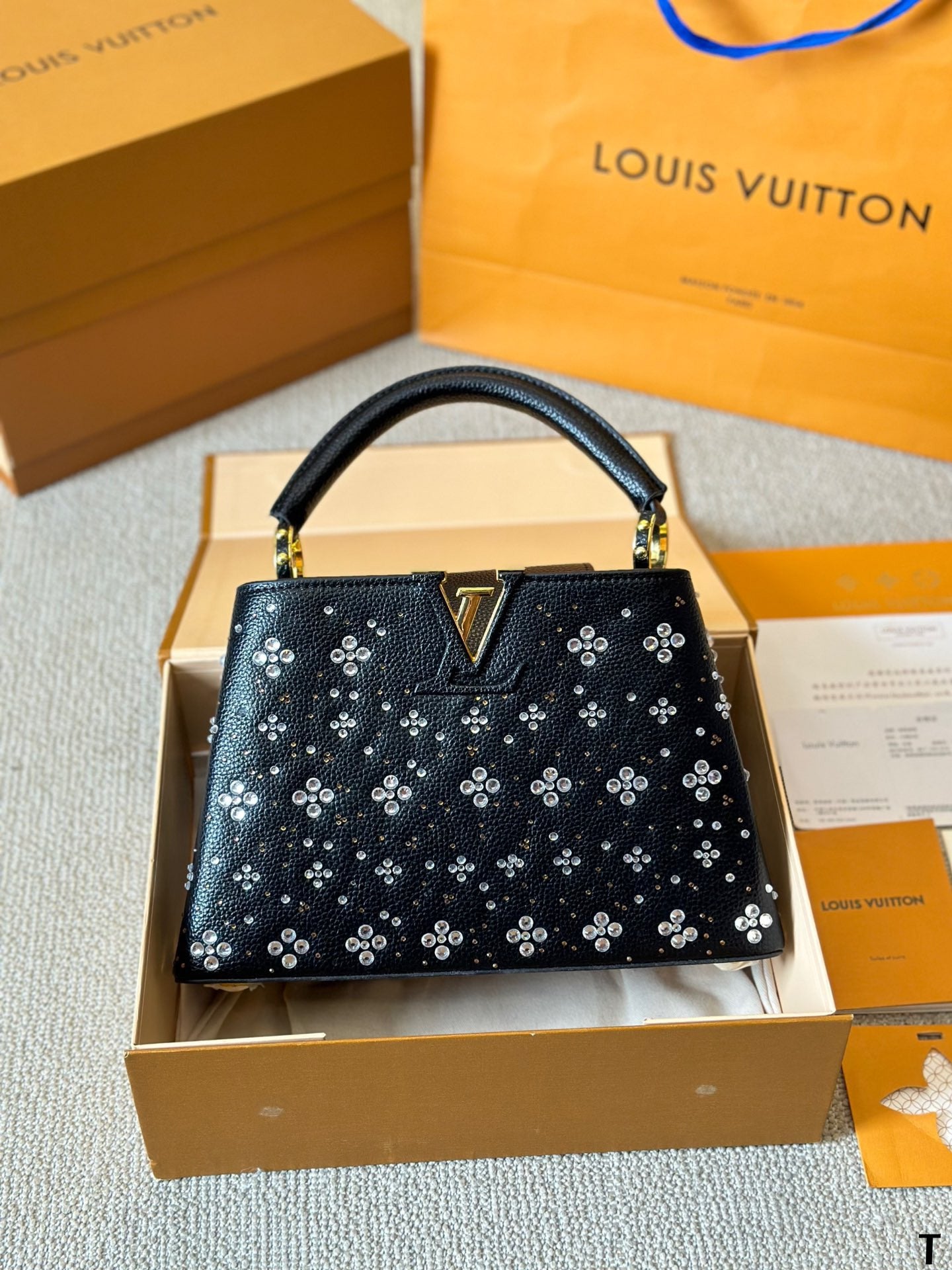 LV Capucines bag In black leather