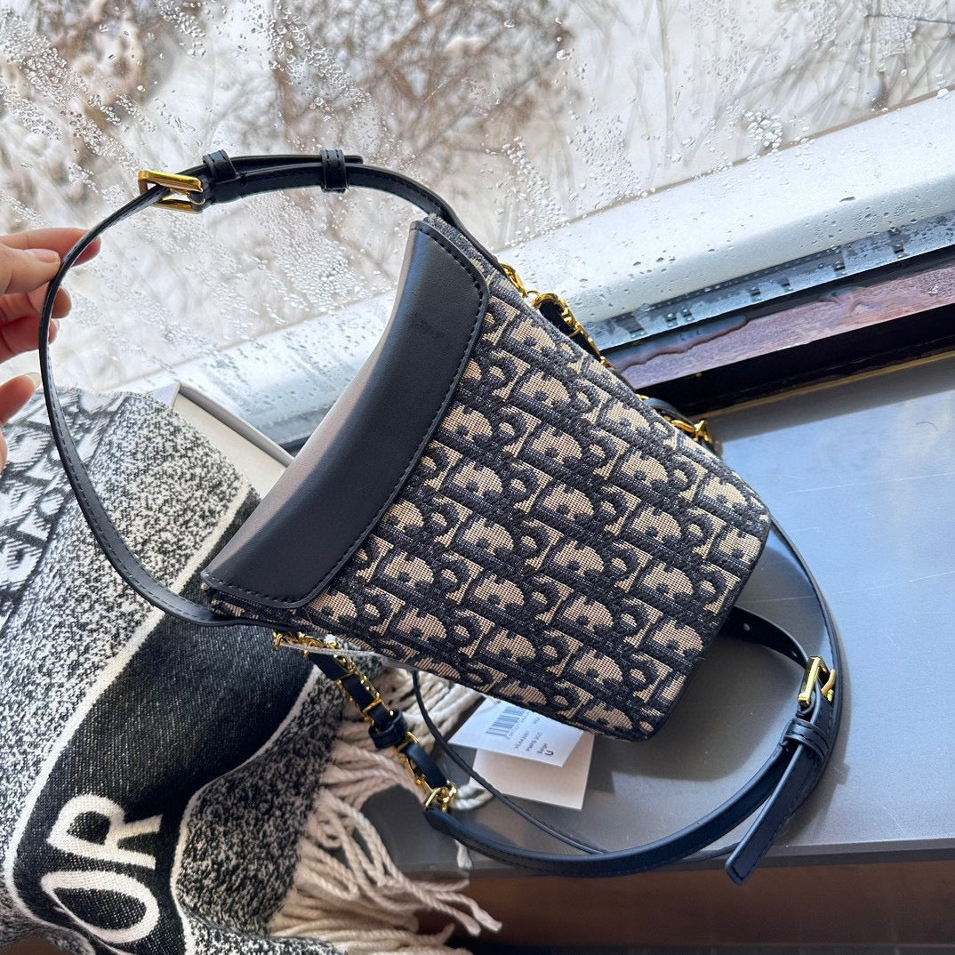 30 Montaigne Dior Mini Bucket Bag