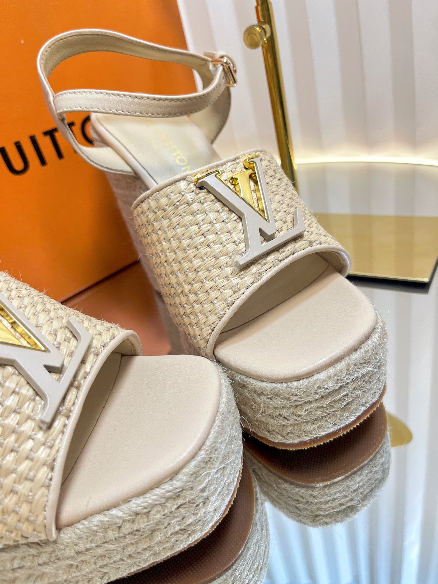 LV Sandals Womens