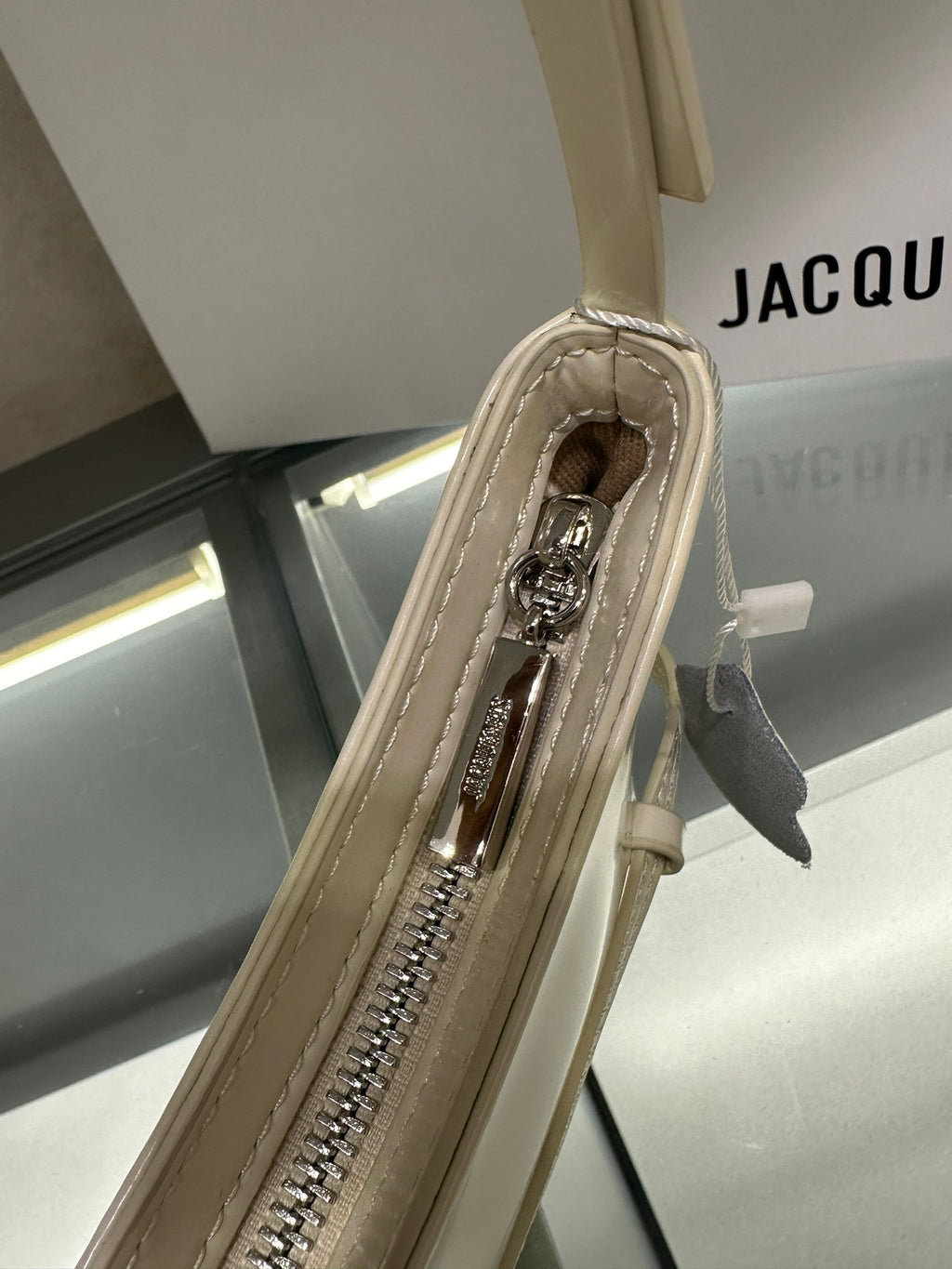 Geantă Jacquemus Le Chiqito albă