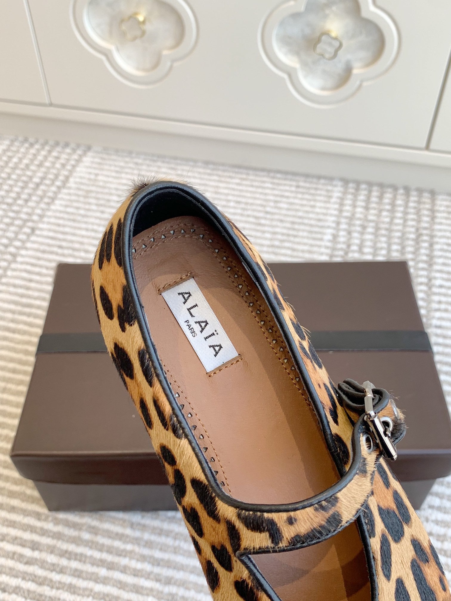 Alaia leopard flats
