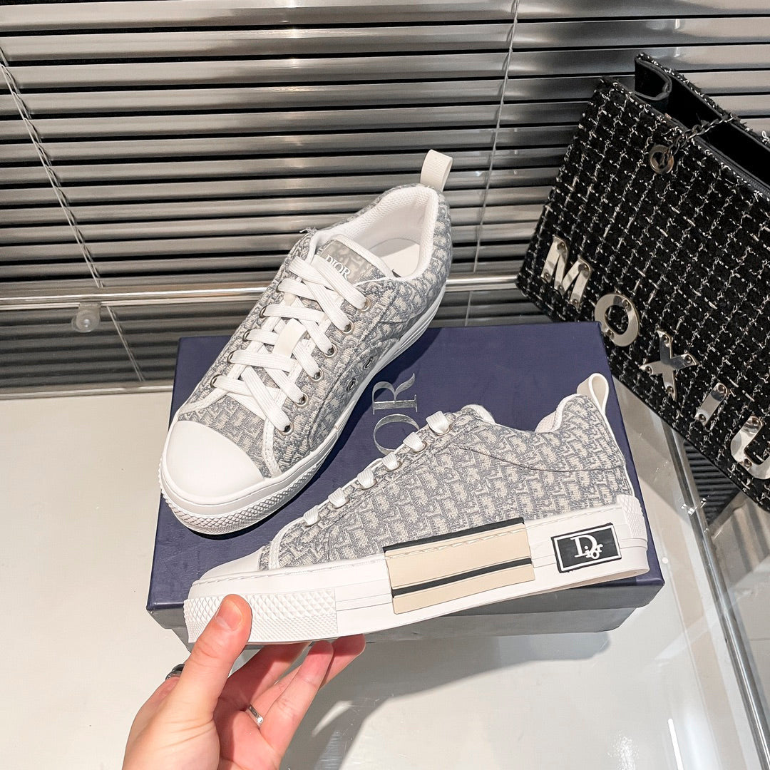 Adidași Dior