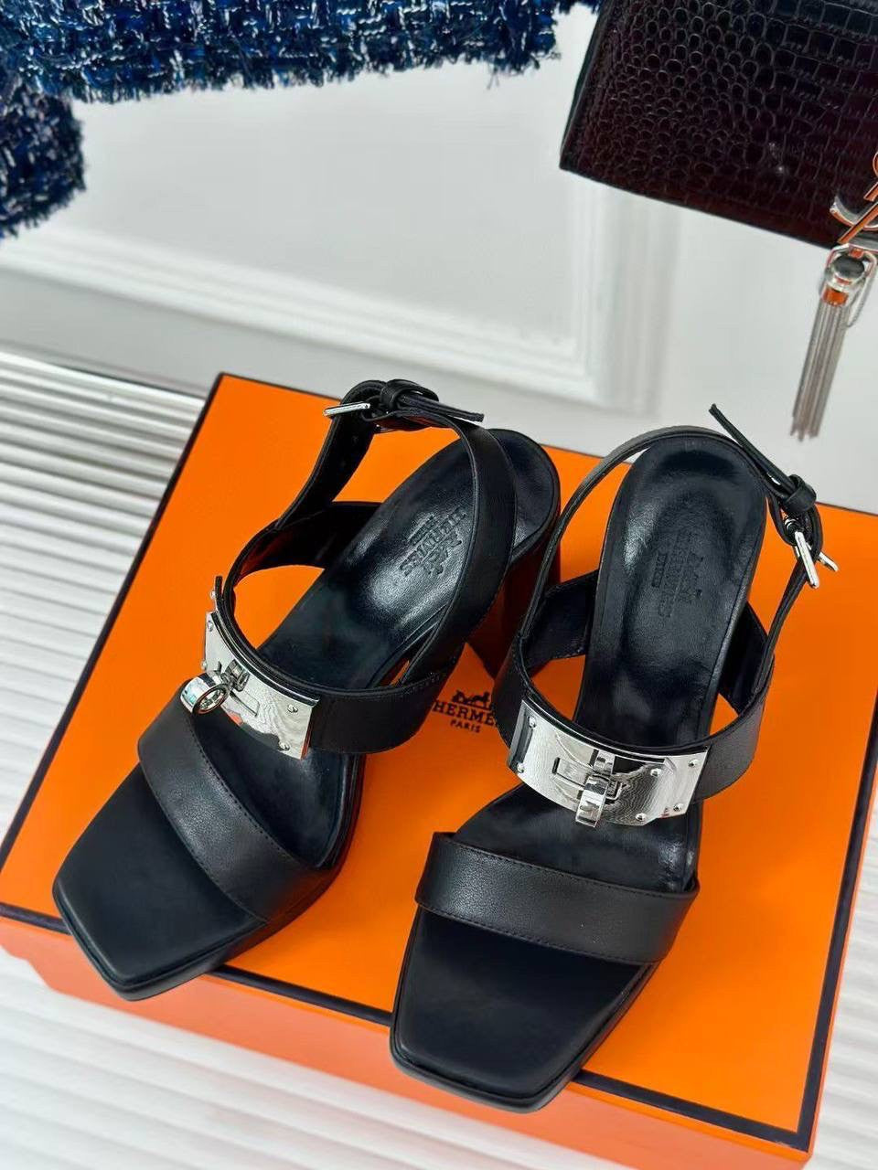 Sandale Hermes cu toc negru