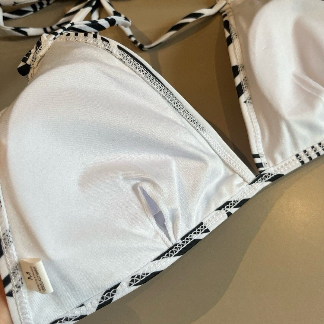 Costum de baie Chanel