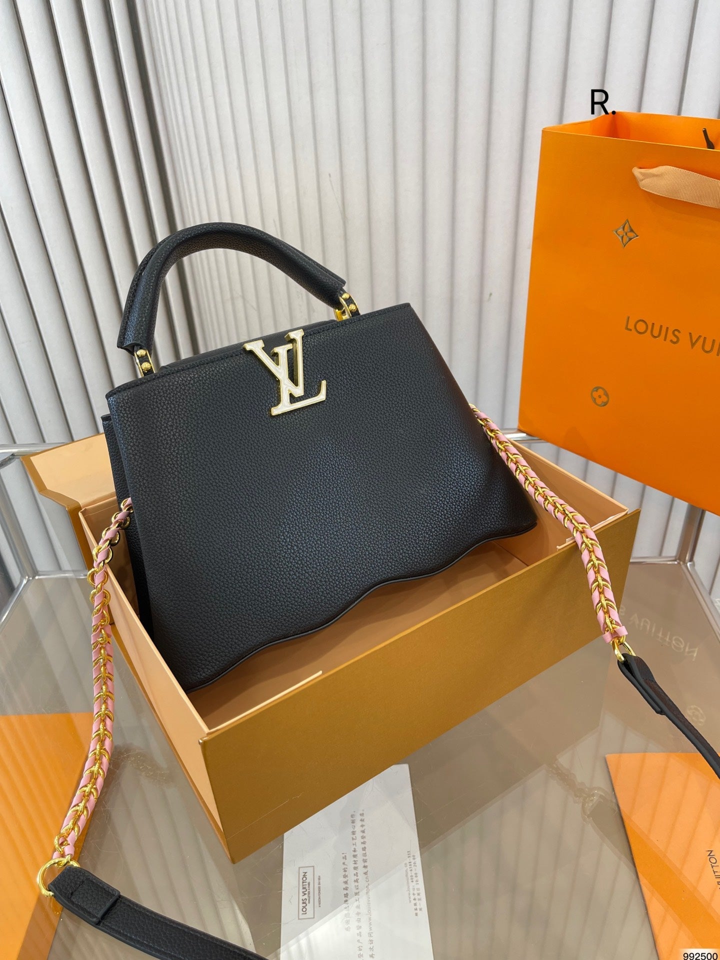 Geantă Louis Vuitton Capucines