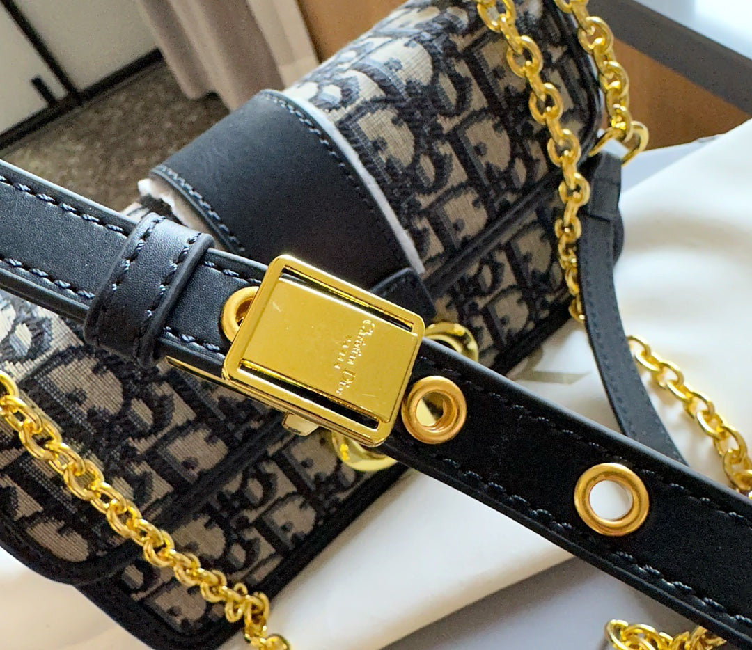 30 Montaigne Bag