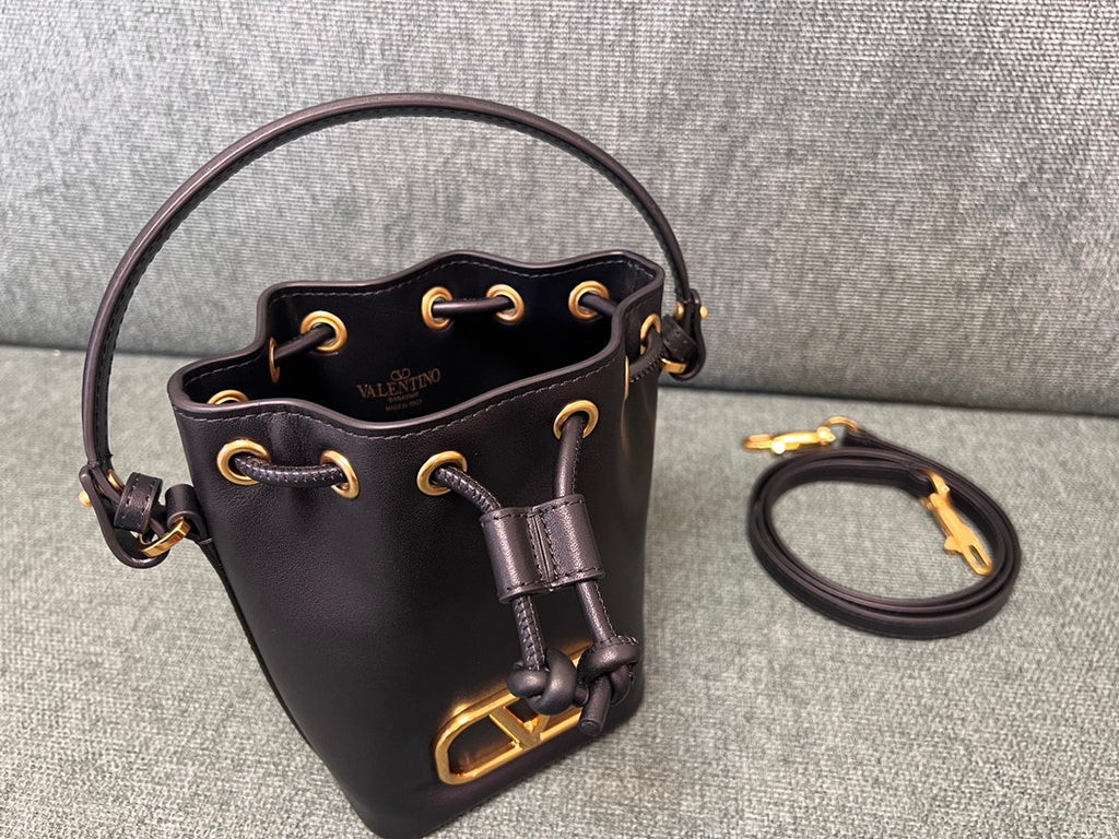 Valentino Garavani logo signature balck bag