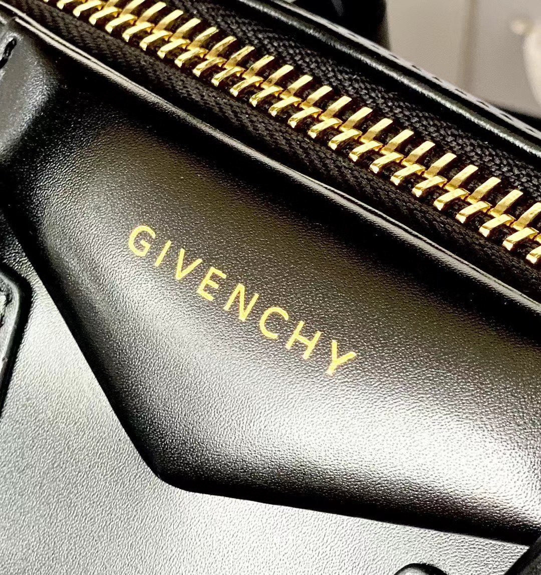 Givenchy Antigone bag black