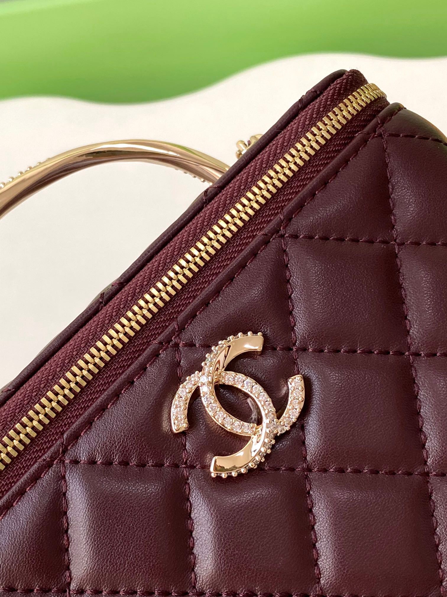 Chanel Vanity Bag Bordo