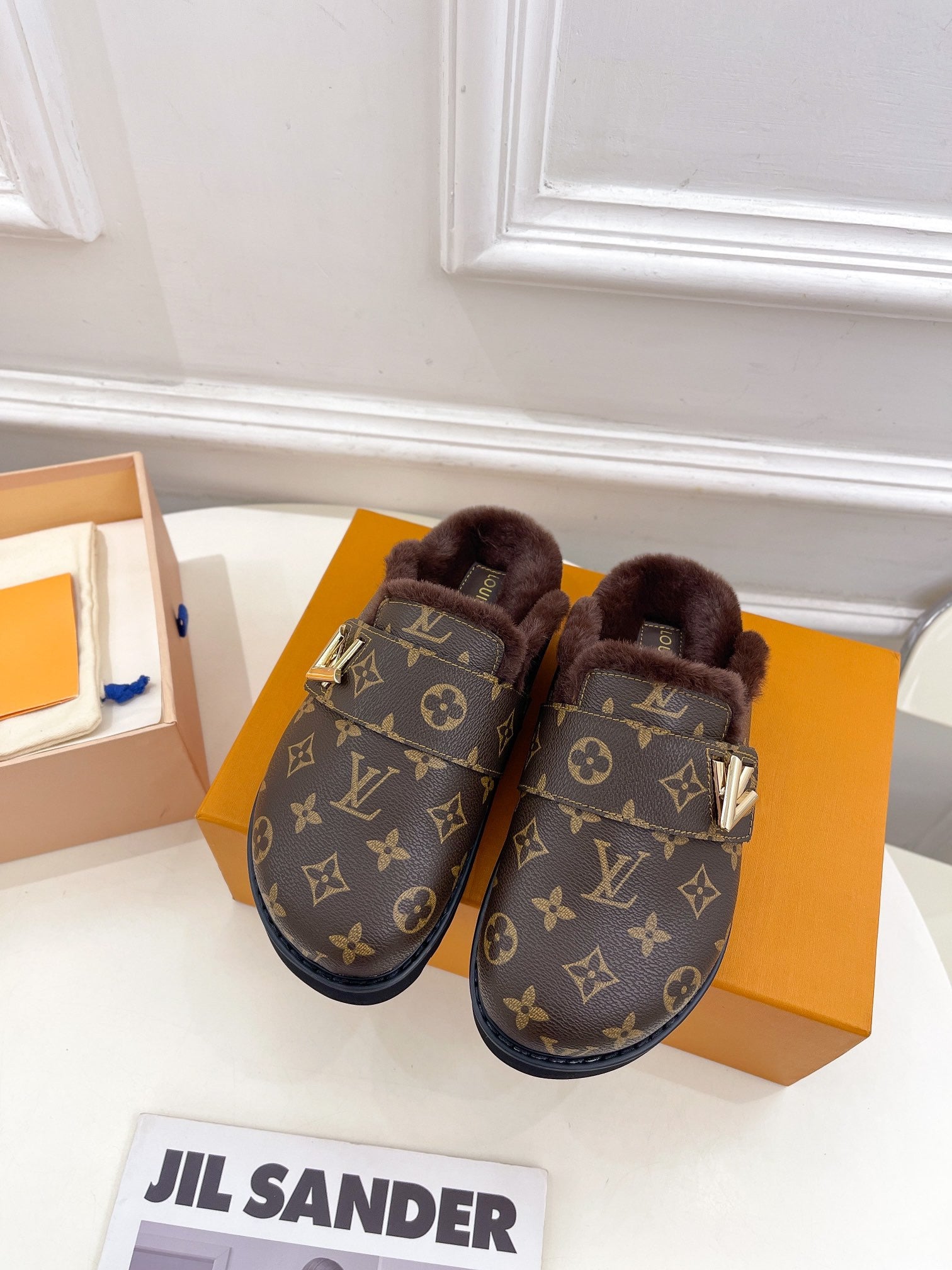 Louis Vuitton Slipers