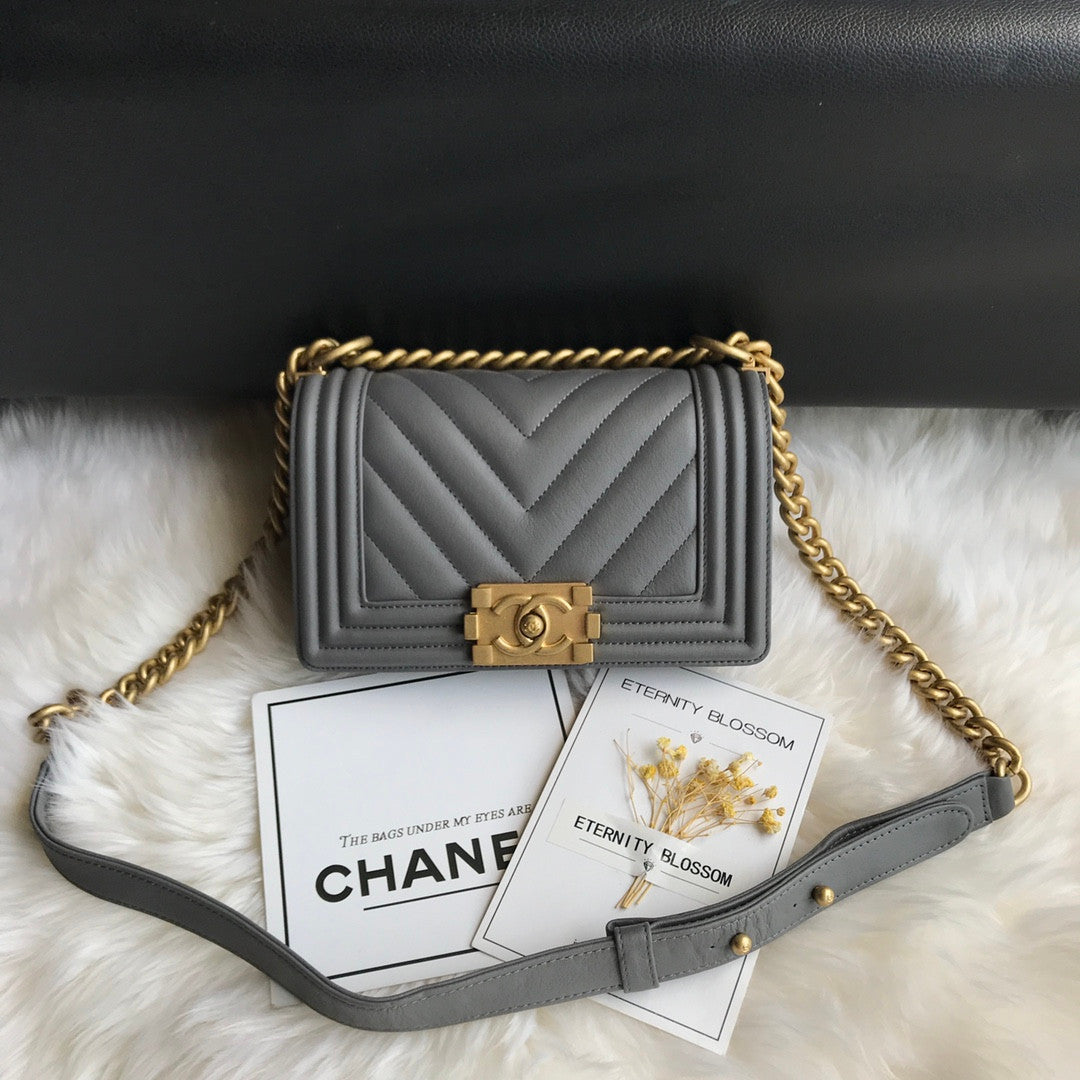 Chanel Le Boy Bag In Grey